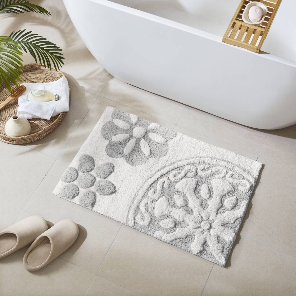 20 x 30-Inch Medallion Bath Rug, Grey/White