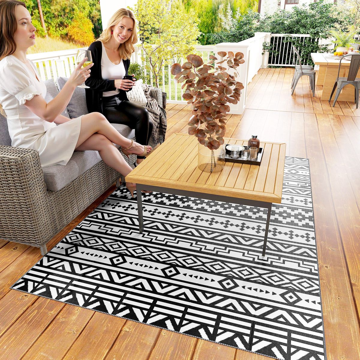 6 x 9-Foot Geometric Outdoor Rug, Black/White — view 4